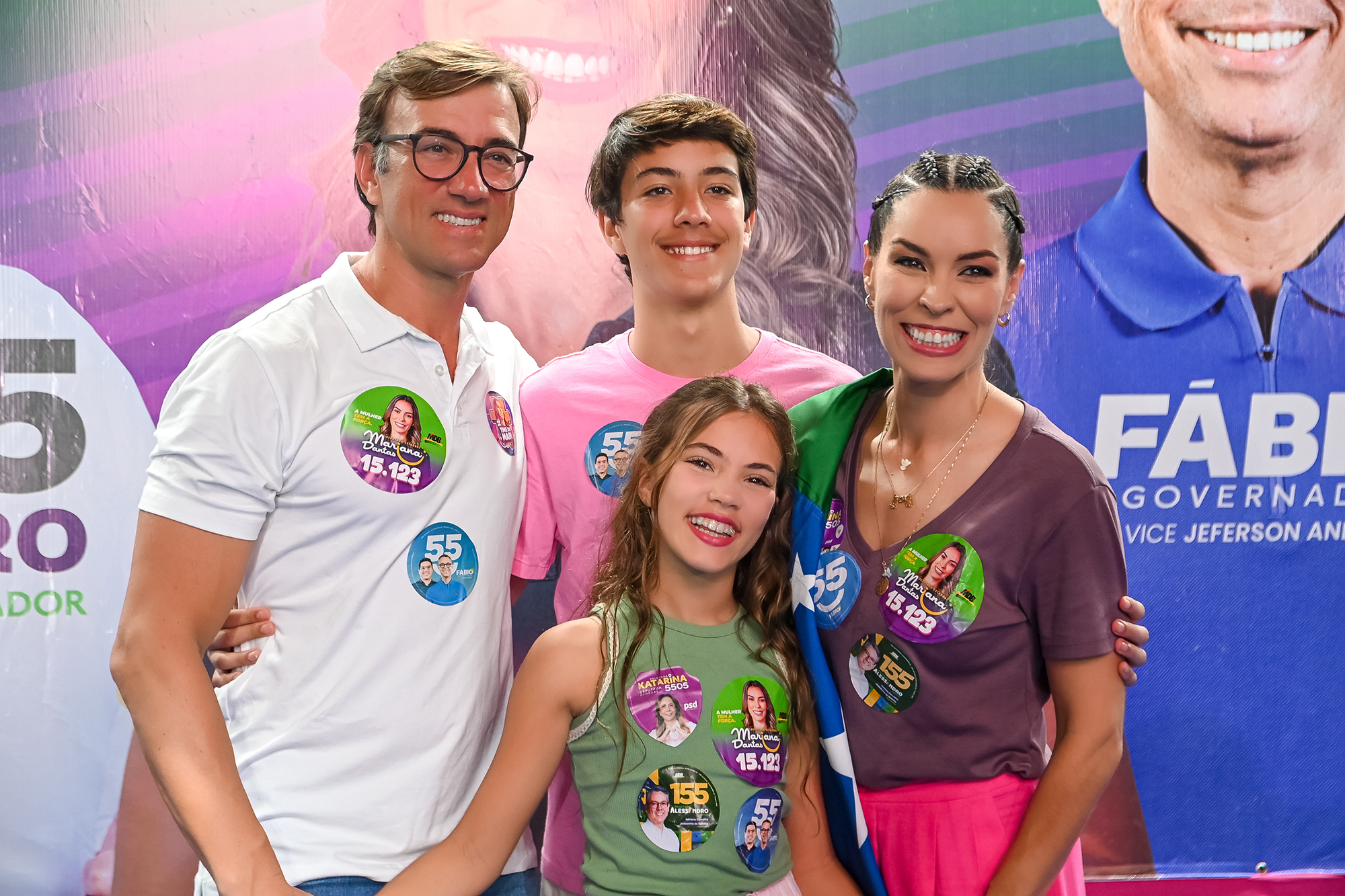 Mariana Dantas com apoiadores em evento de campanha