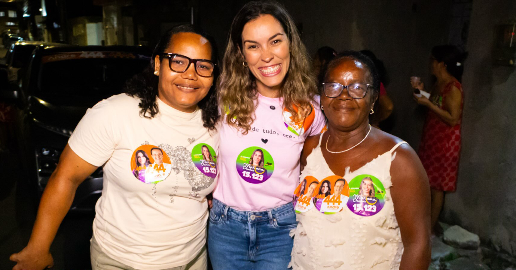Mariana Dantas ao lado de apoiadoras durante atividade na Cidade Nova