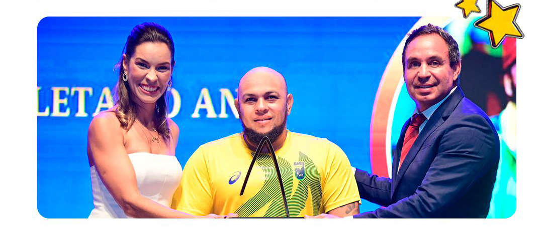 Mariana Dantas durante premiação de atleta do esporte paralímpico